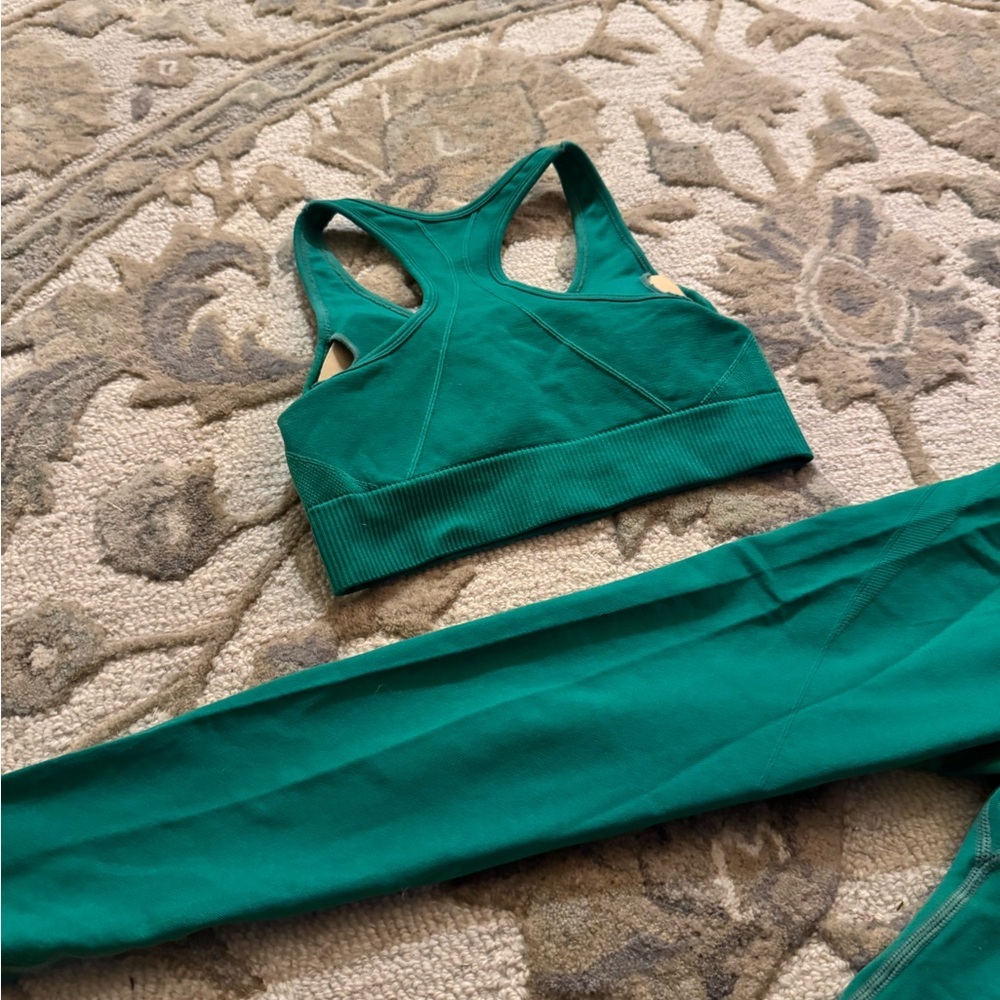 Green Activewear Set - Picture 2 of 2